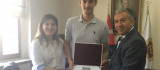 Acil Tıp Stajında En Başarılı İntern Doktor ödülüne Dr. Mehmetcan KARA 'a layık görüldü